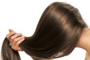 Przedwczesne siwienie włosów – czy świadczy o chorobie